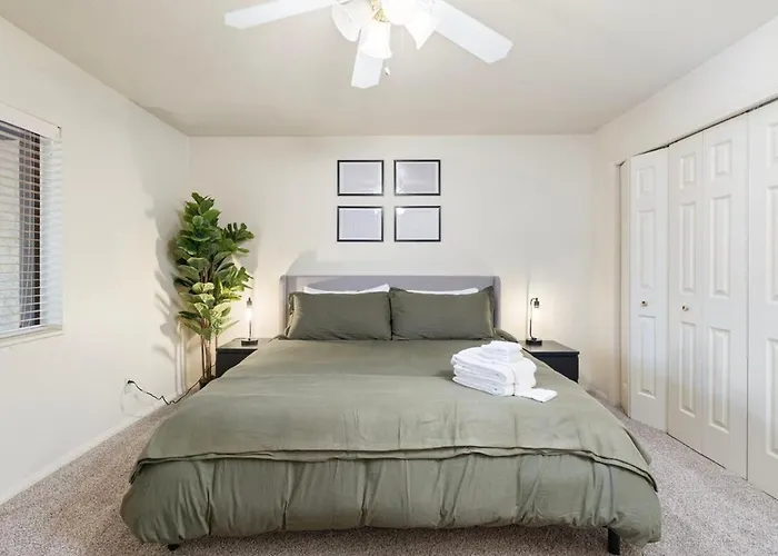 2br Near Trails & Shops *