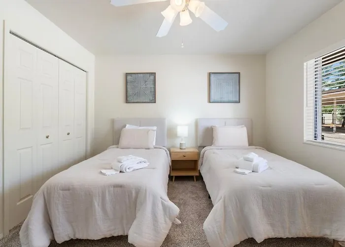 2br Near Trails & Shops *