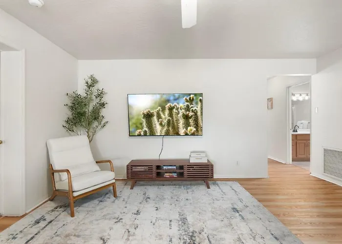 2br Near Trails & Shops *