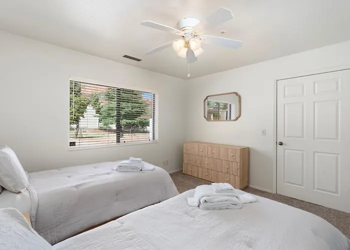 Apartment 2br Near Trails & Shops *